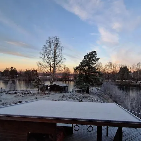 Villa Lakeside With Sauna